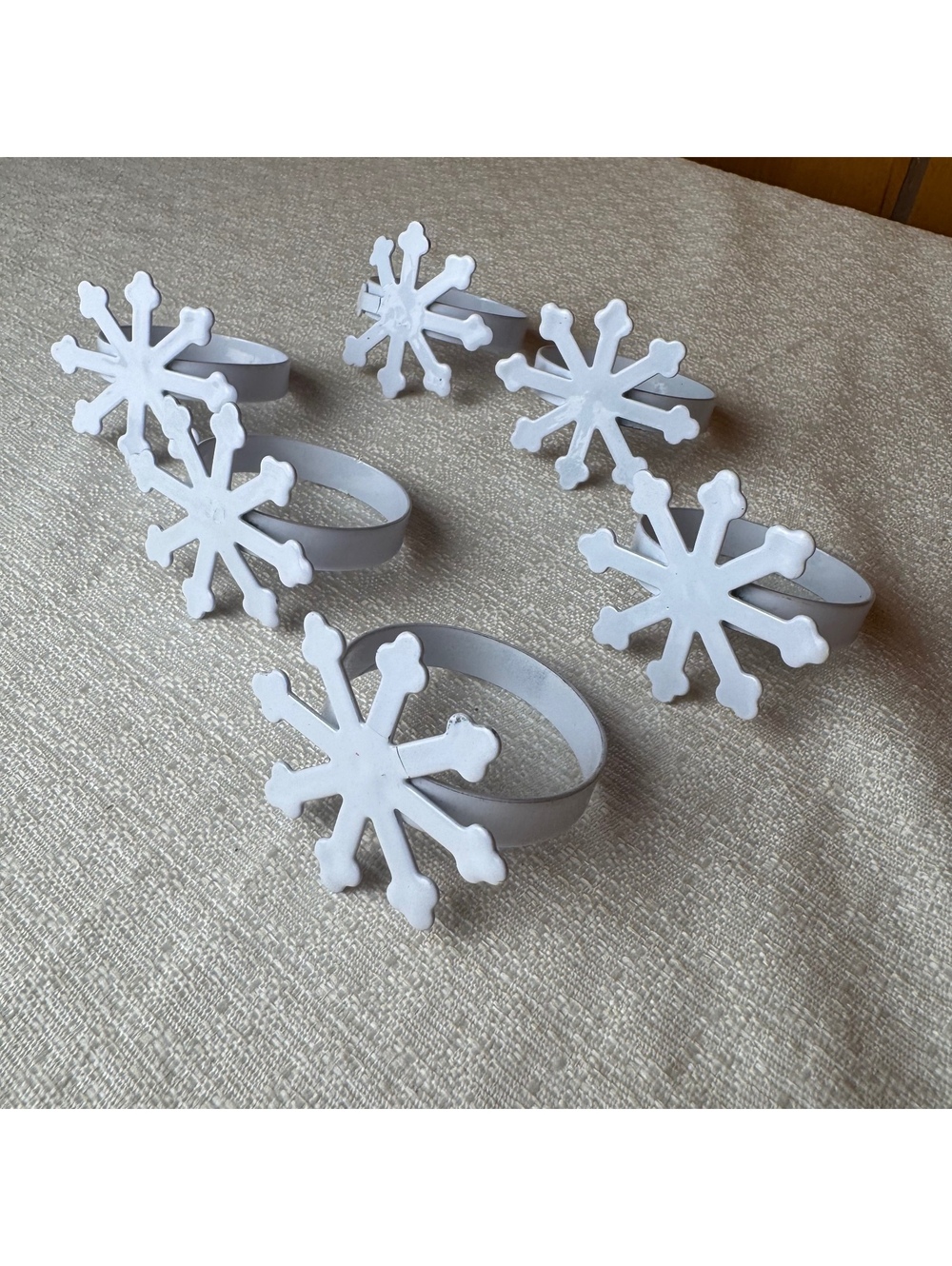 Set of 6 White Snowflake Napkin Rings Winter Christmas Holiday Table Decor - Picture 2 of 4